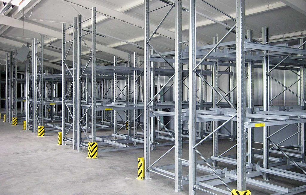 Pallet storage in an industrial environment