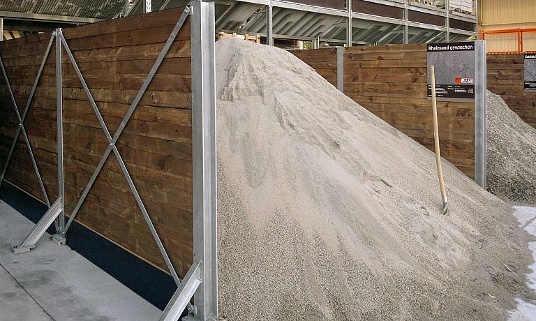 Partitions for gravel piles